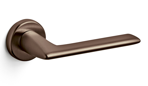 Set de manijas OLIVARI, modelo TECNO, diseño de Giorgetto Giugiaro 1999