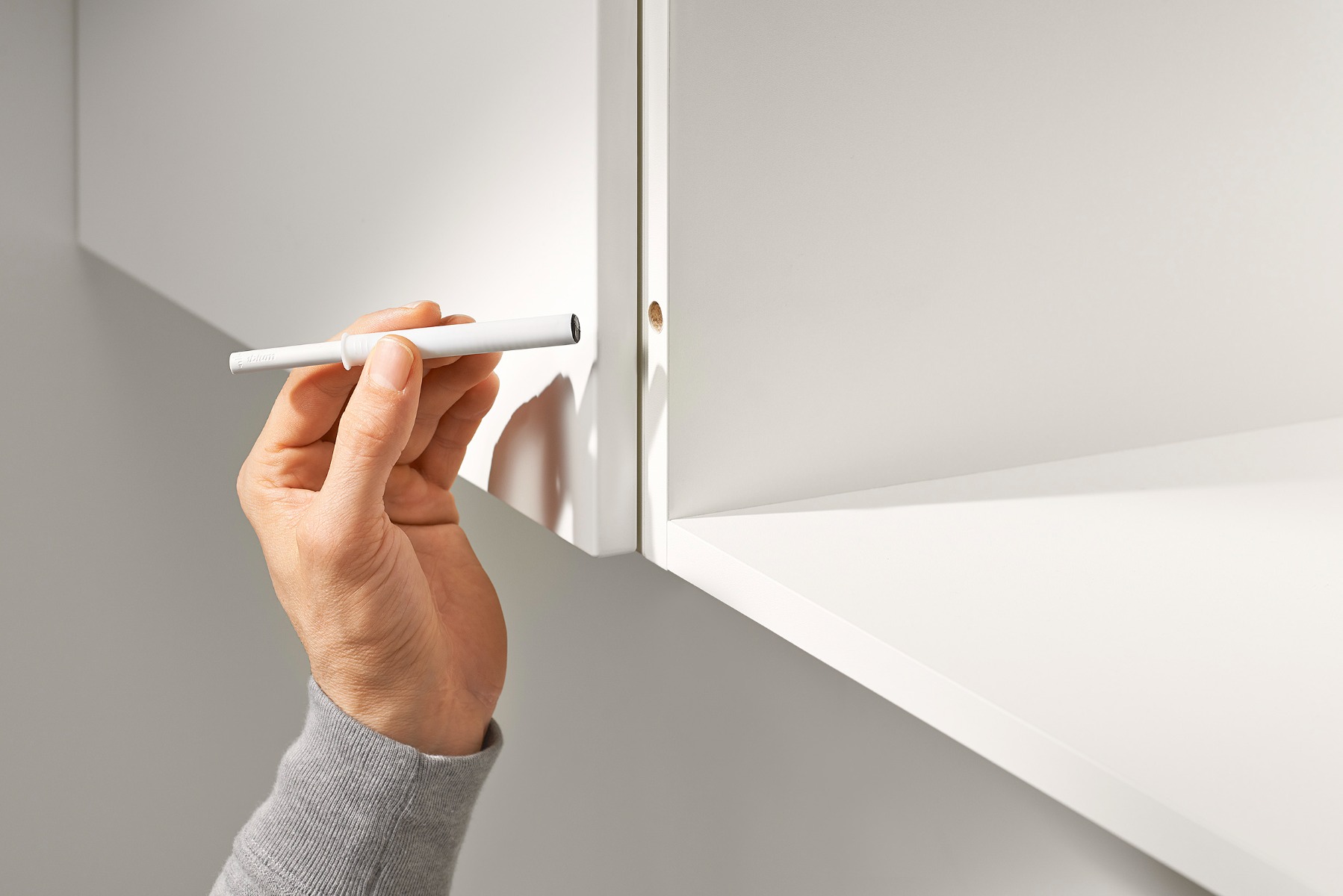 TIP ON para puertas / Mecanismo de apertura para puerta sin jaladera, color blanco