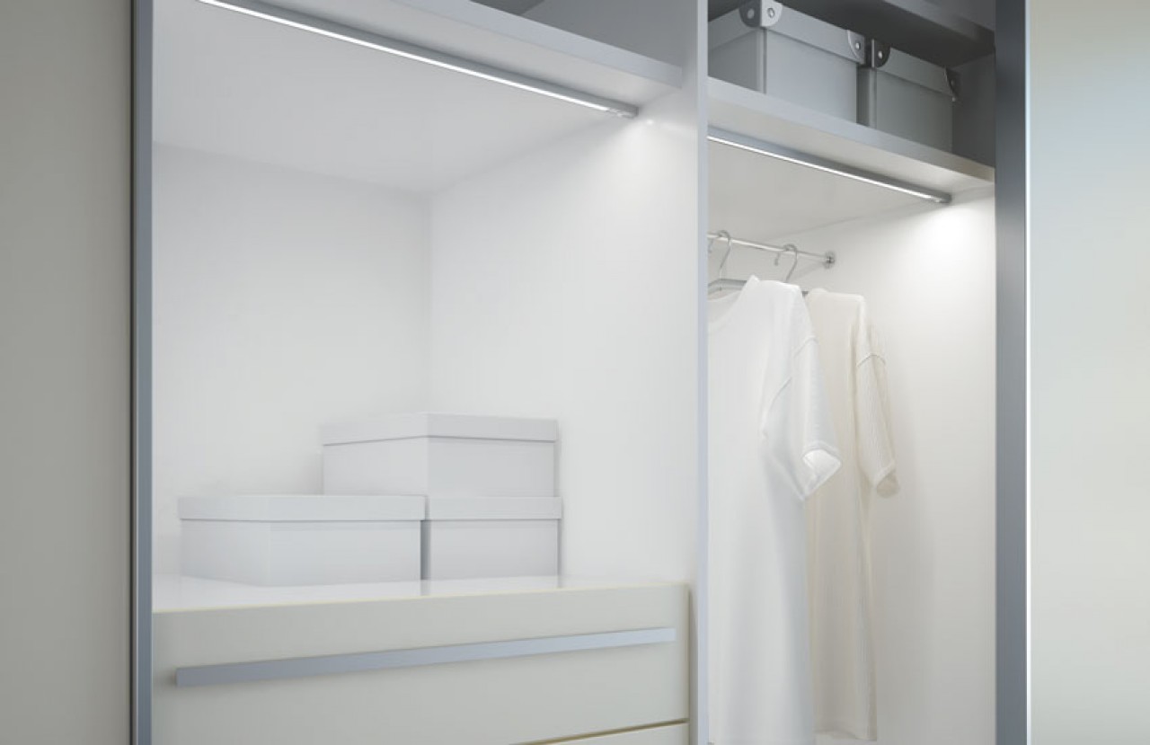 Lámpara para gabinetes altos TWIG de LEDs de luz natural | M12