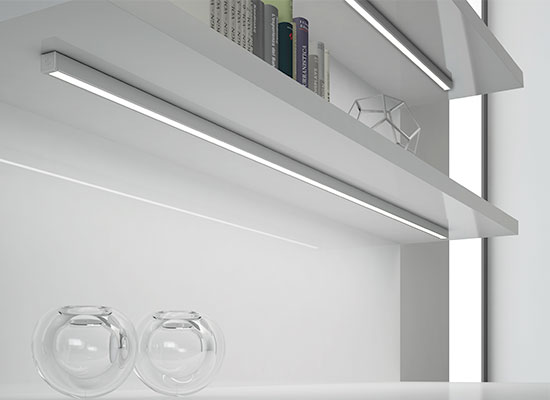 Lámpara para gabinetes altos TWIG de LEDs de luz natural | M12