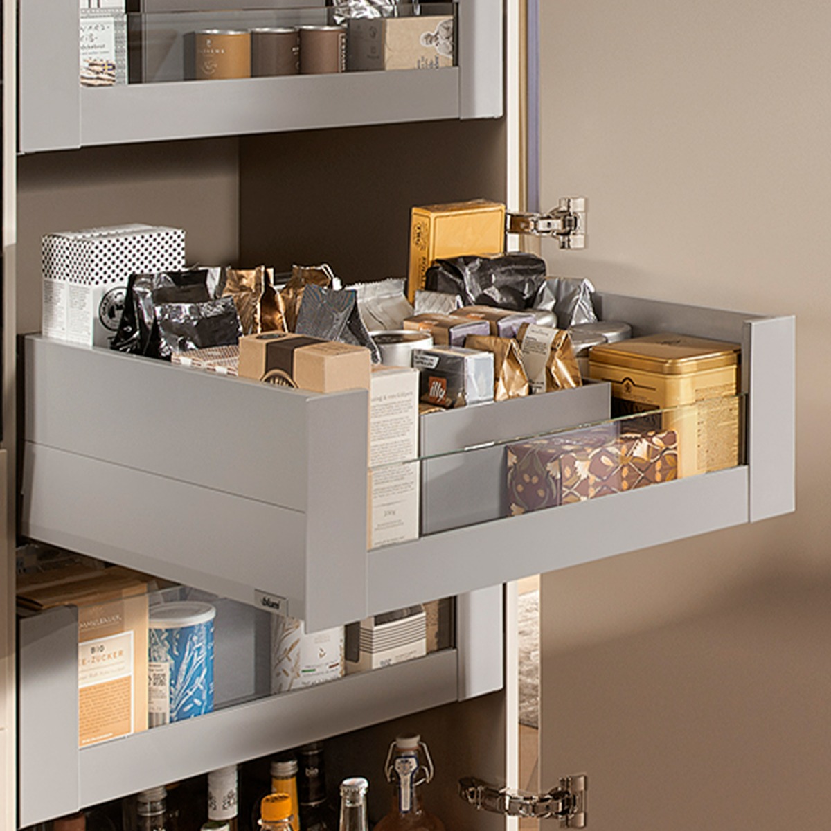 Cajón interior MERIVOBOX BOXCAP y cristal frontal bajo altura E (192 mm), color gris indium mate