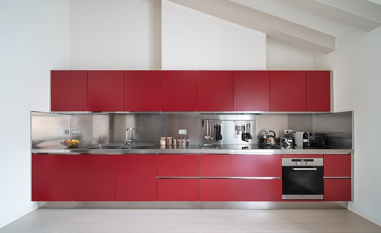 Zoclo KELLY para gabinetes de cocina, acabado aluminio