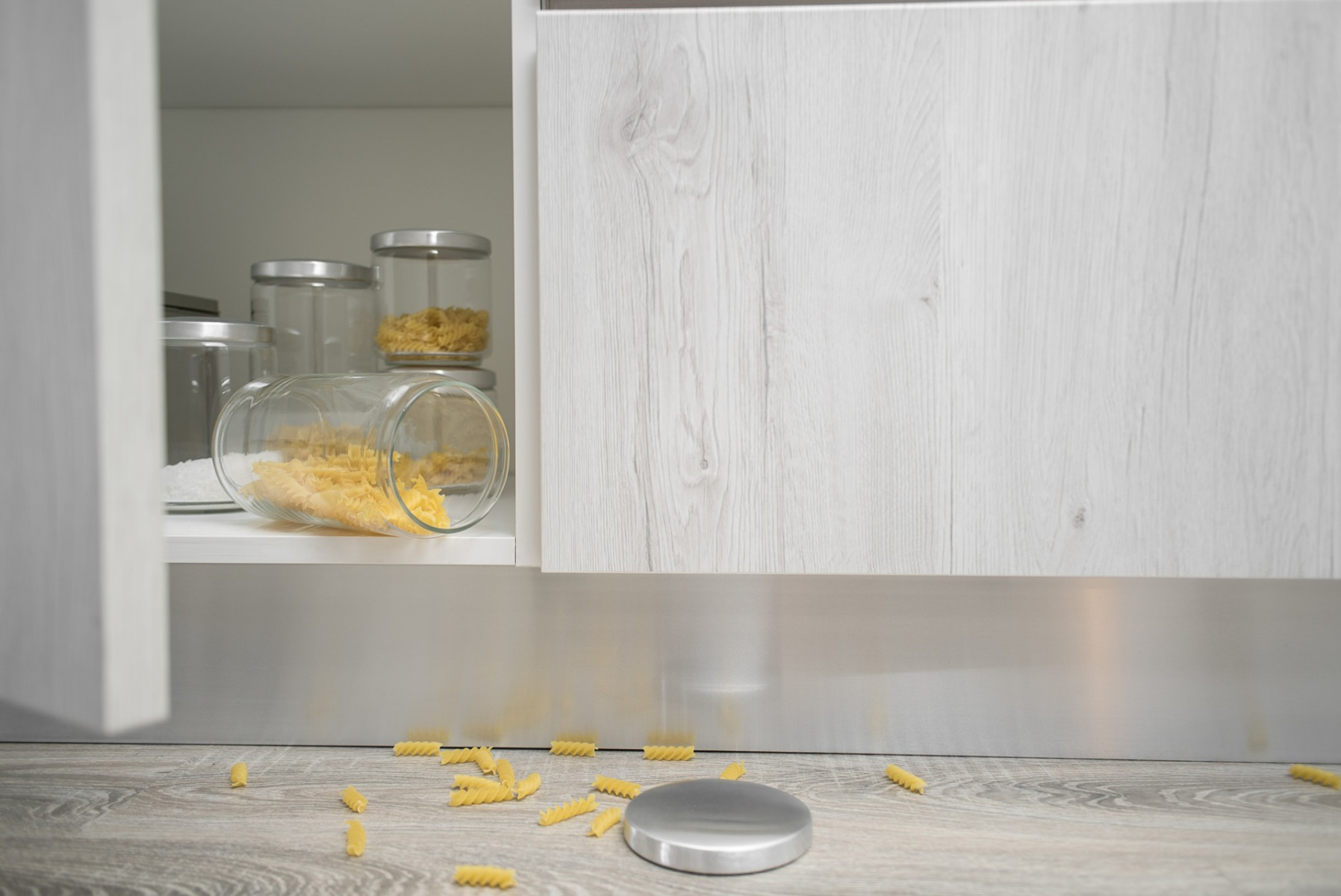 Zoclo KELLY para gabinetes de cocina, acabado aluminio