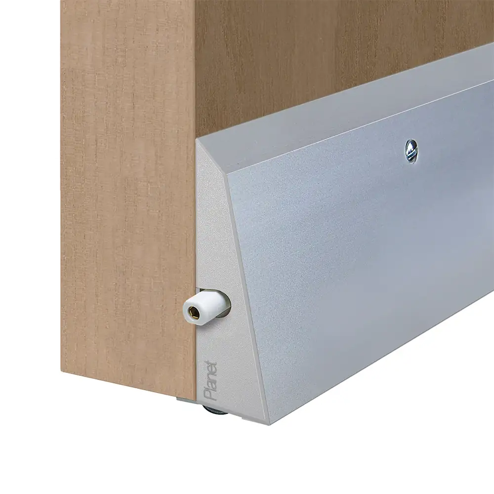 Zoclo para instalación de Burlete en puertas de madera