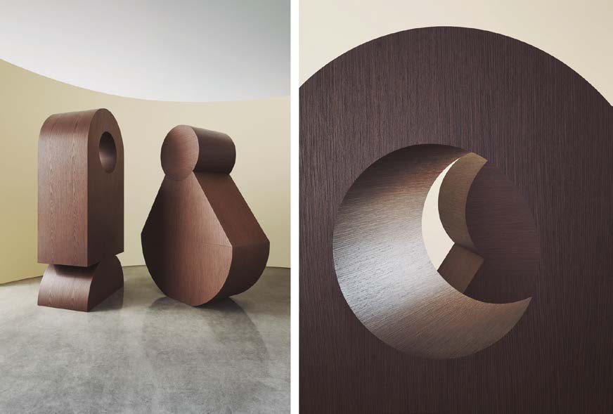 Xilo Kakao ALPI, 2023. Piero Lissoni enriquece la Colecci&oacute;n Xilo con un nuevo tono llamado Kakao, un marr&oacute;n chocolate profundo y envolvente que realza la gama y expresa su potencial inherente. Kakao era el miembro faltante de una colecci&oacute;n cuyo encanto reside en la perfecta intensidad de la naturaleza. Sus vetas y matices reproducen los calibrados matices crom&aacute;ticos de la madre naturaleza y exaltan la materia viva de la madera imitando sus caracter&iacute;sticas.